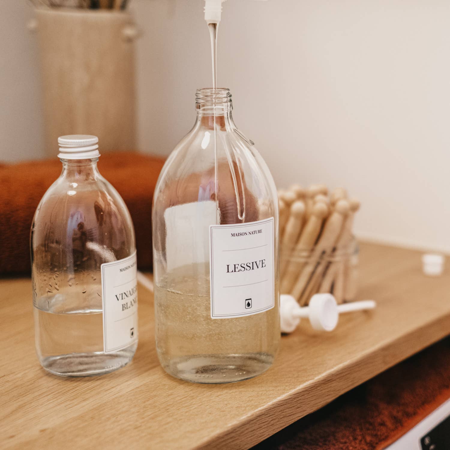 Little Pots 1L refillable white glass dosing pump bottle - Elliotti