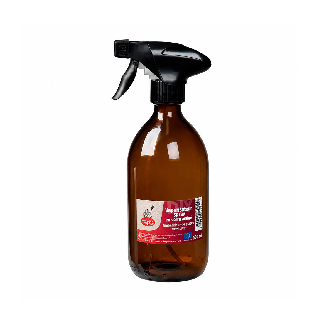 Reusable 500 ml amber glass spray bottle with black trigger nozzle for homemade natural cleaning preparations and plant mists.